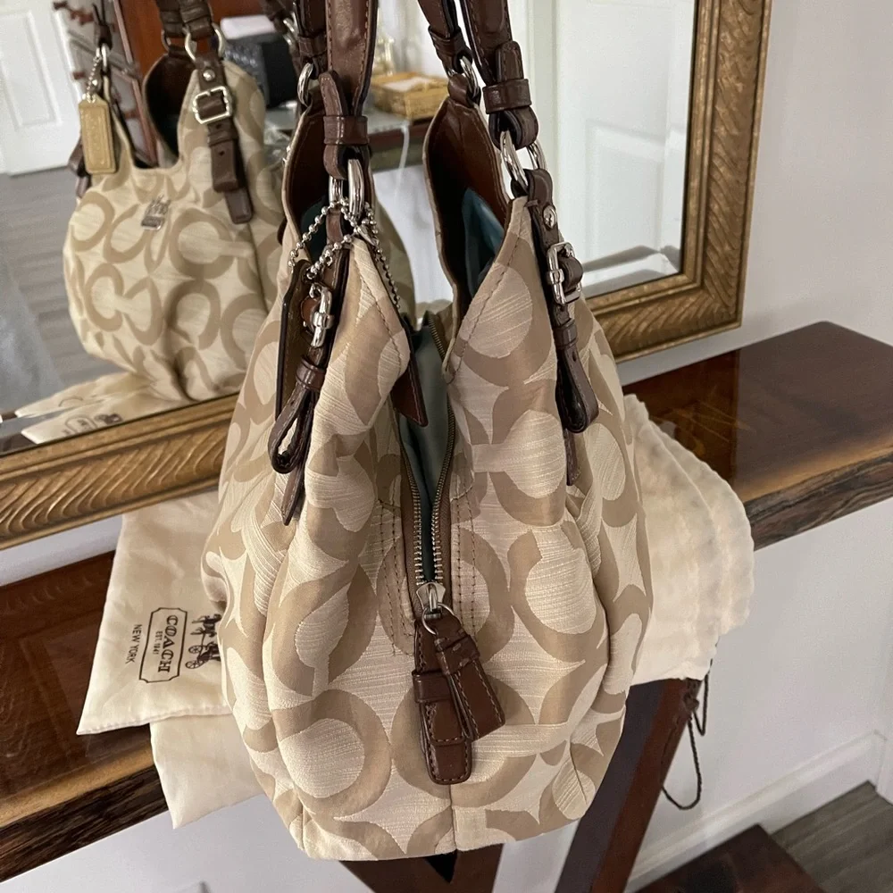 Coach canvas shoulder and hand bag - Picture 3 of 10
